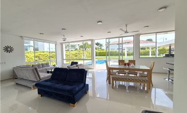 Venta Espectacular Casa Campestre en Chinauta Antes del Peaje