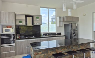 Venta Espectacular Casa Campestre en Chinauta Antes del Peaje