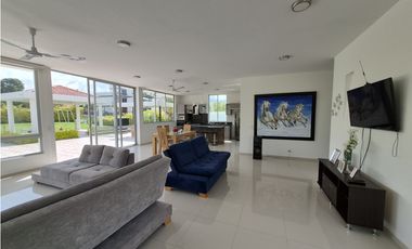 Venta Espectacular Casa Campestre en Chinauta Antes del Peaje