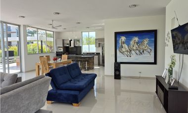 Venta Espectacular Casa Campestre en Chinauta Antes del Peaje