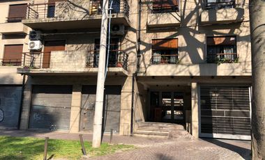 Departamento en  2do piso - Asensor - 2 Cocheras - Baulera - 2 Dormitorios - Vende Gabriel Suarez