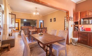 Casa + Galpones