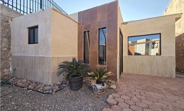 Casa de 1 planta de 2 Rec. en renta, Zona Consulado.