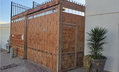 Casa de 1 planta de 2 Rec. en renta, Zona Consulado.