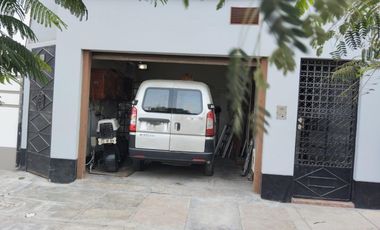 Vendo Casa Cerca Brisas Del Titicaca Y Plaza Bolognesi, Cercado De Lima