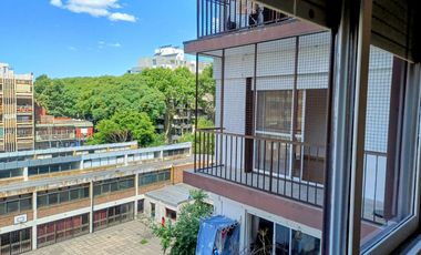 Alquiler departamento 3 ambientes  con balcón Olivos