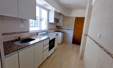 Alquiler departamento 3 ambientes  con balcón Olivos