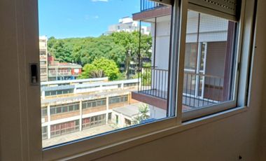 Alquiler departamento 3 ambientes  con balcón Olivos