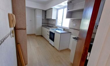 Alquiler departamento 3 ambientes  con balcón Olivos