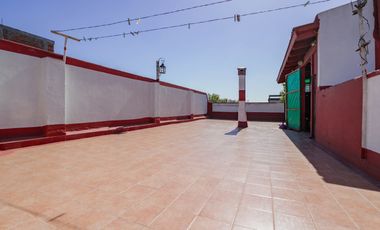 ¡Como una casa! PH 4 ambientes: Gran Terraza, Quincho, Parrilla, patio y balcón terraza, lavadero!!