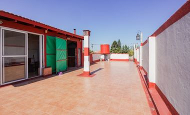 ¡Como una casa! PH 4 ambientes: Gran Terraza, Quincho, Parrilla, patio y balcón terraza, lavadero!!