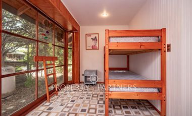 Atractiva y acogedora propiedad en exclusivo condominio