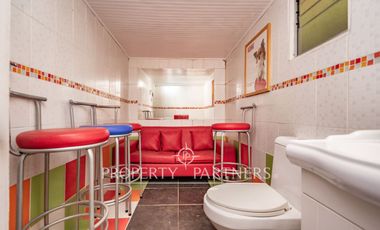 Atractiva y acogedora propiedad en exclusivo condominio