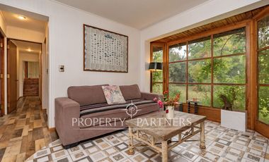 Atractiva y acogedora propiedad en exclusivo condominio