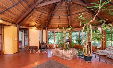 Atractiva y acogedora propiedad en exclusivo condominio