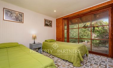 Atractiva y acogedora propiedad en exclusivo condominio