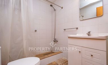 Atractiva y acogedora propiedad en exclusivo condominio
