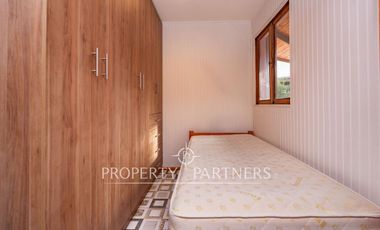 Atractiva y acogedora propiedad en exclusivo condominio