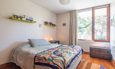 Amplio departamento con vista al Manquehue en calle tranquila de Jardín del Este
