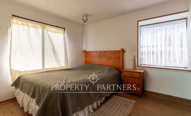 Calidez de un Hogar Tradicional, Casa con Chimenea a Gas