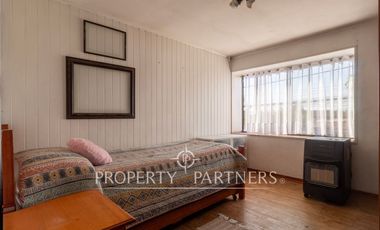 Calidez de un Hogar Tradicional, Casa con Chimenea a Gas