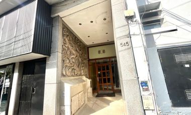 VENTA TRES AMBIENTES CON BALCON CORRIDO AL FRENTE