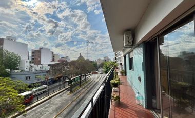VENTA TRES AMBIENTES CON BALCON CORRIDO AL FRENTE