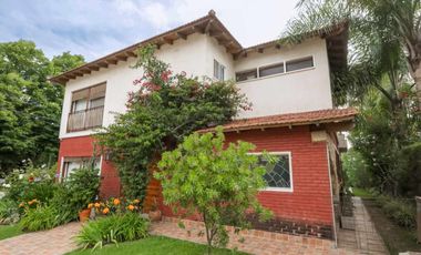 VENTA CASA 2 PLANTAS 7 AMBIENTES EL VENADO CANNING