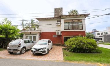 VENTA CASA 2 PLANTAS 7 AMBIENTES EL VENADO CANNING