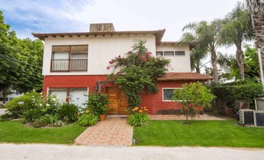 VENTA CASA 2 PLANTAS 7 AMBIENTES EL VENADO CANNING