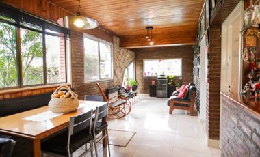 VENTA CASA 2 PLANTAS 7 AMBIENTES EL VENADO CANNING