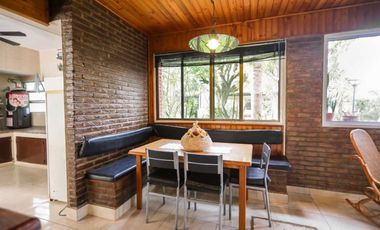 VENTA CASA 2 PLANTAS 7 AMBIENTES EL VENADO CANNING