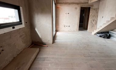 VENTA DPTO. 2 AMBIENTES TIPO DUPLEX C/TERRAZA PROPIA EN MONTE CASTRO