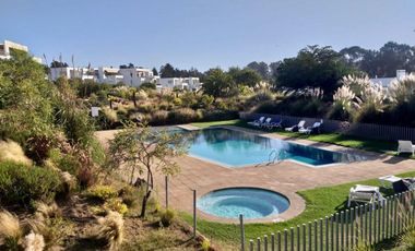 Año corrido a partir del 1 de junio, depto. sin amoblar, con jardín, Marbella.