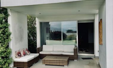 Año corrido a partir del 1 de junio, depto. sin amoblar, con jardín, Marbella.