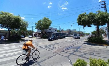 PH a refaccionar 4 + local  apto permuta Virreyes