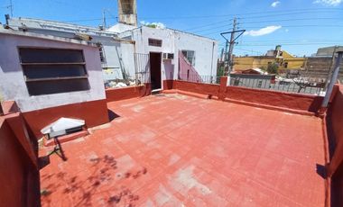 PH a refaccionar 4 + local  apto permuta Virreyes