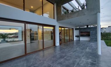 VENTA CASA 6 AMB MUELLE  AL LAGO BARRIO VIRAZON NORDELTA