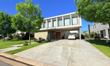 VENTA CASA 6 AMB MUELLE  AL LAGO BARRIO VIRAZON NORDELTA
