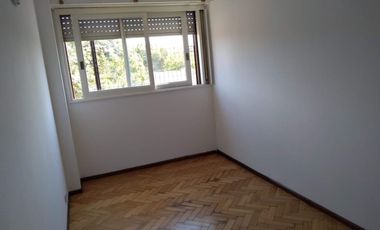 ALQUILER DPTO 3 AMBIENTE EN  SAN ISIDRO C/ COCH