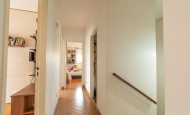 SE VENDE DUPLEX 5 AMB. 4 HAB. GARAGE. OLIVOS GOLF