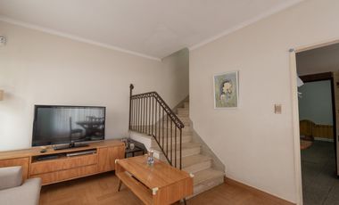 SE VENDE DUPLEX 5 AMB. 4 HAB. GARAGE. OLIVOS GOLF