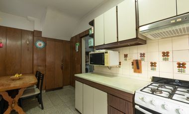 SE VENDE DUPLEX 5 AMB. 4 HAB. GARAGE. OLIVOS GOLF