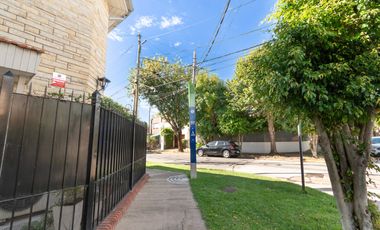 SE VENDE DUPLEX 5 AMB. 4 HAB. GARAGE. OLIVOS GOLF
