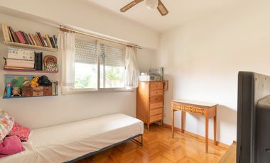 SE VENDE DUPLEX 5 AMB. 4 HAB. GARAGE. OLIVOS GOLF