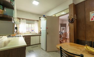 SE VENDE DUPLEX 5 AMB. 4 HAB. GARAGE. OLIVOS GOLF