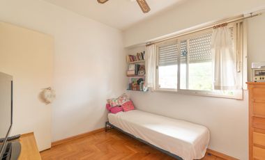 SE VENDE DUPLEX 5 AMB. 4 HAB. GARAGE. OLIVOS GOLF