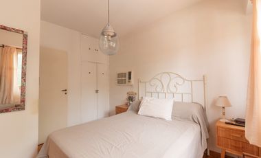 SE VENDE DUPLEX 5 AMB. 4 HAB. GARAGE. OLIVOS GOLF