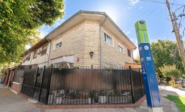 SE VENDE DUPLEX 5 AMB. 4 HAB. GARAGE. OLIVOS GOLF