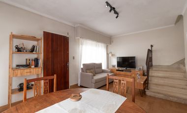 SE VENDE DUPLEX 5 AMB. 4 HAB. GARAGE. OLIVOS GOLF